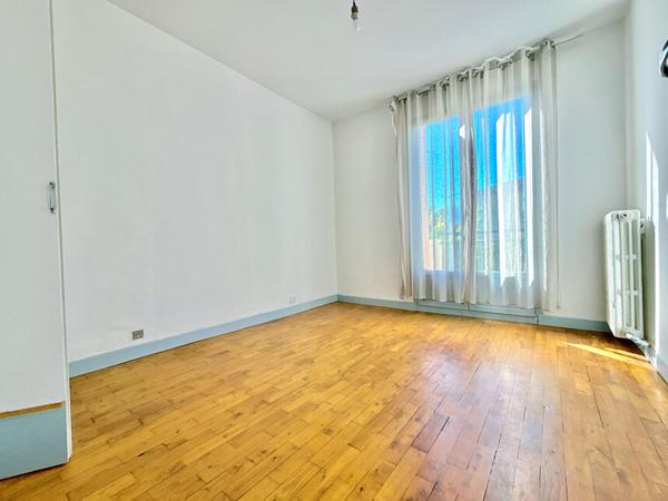 A VENDRE : MAISON T4 INDEPENDANTE AVEC 1 ETAGE + JARDIN ET GARAGE