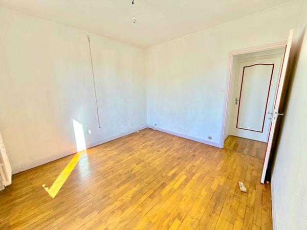 A VENDRE : MAISON T4 INDEPENDANTE AVEC 1 ETAGE + JARDIN ET GARAGE