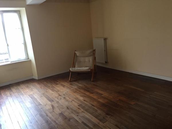 Maison de bourg en pierres