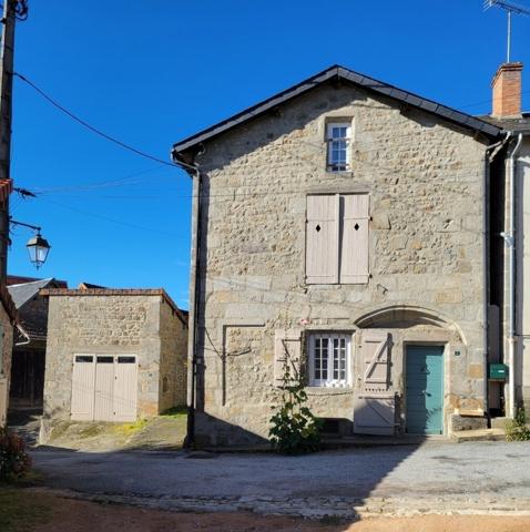 Maison de village pierres et poutres authentiques