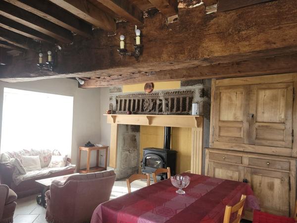 Maison de village pierres et poutres authentiques