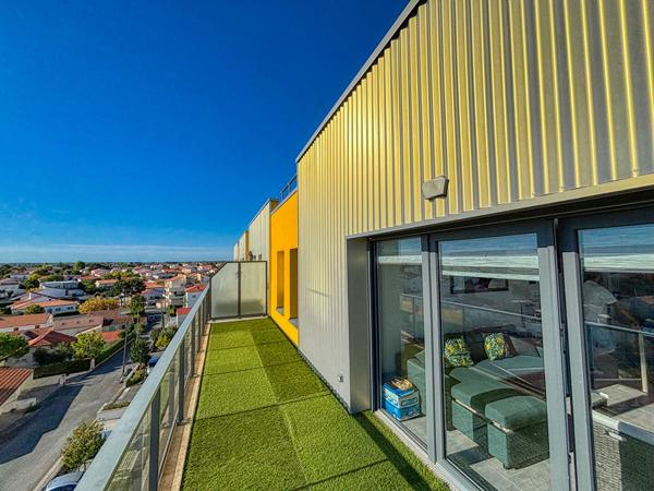 ROYAN -DERNIER ÉTAGE - APERÇU MER -GRANDE TERRASSE 47 M² - GARAGE Royan