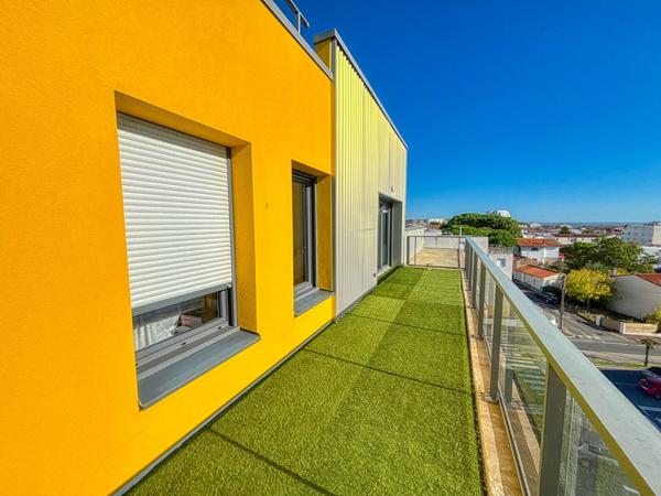 ROYAN -DERNIER ÉTAGE - APERÇU MER -GRANDE TERRASSE 47 M² - GARAGE Royan