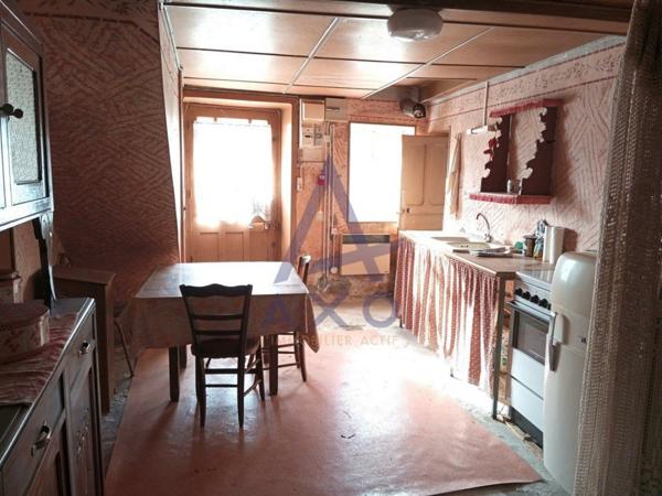 Maison T4 de 133m² à rénover avec jardinet de 94m²