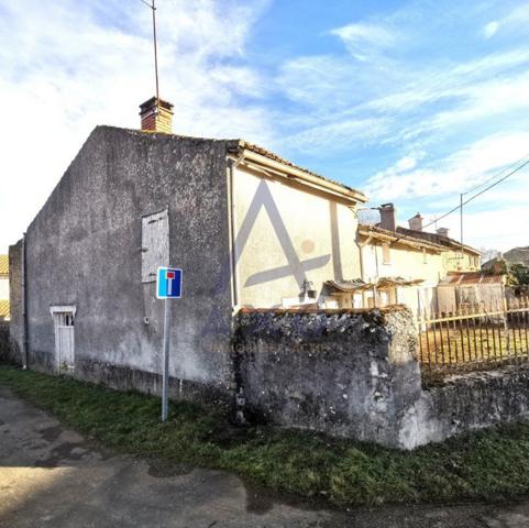 Maison T4 de 133m² à rénover avec jardinet de 94m²