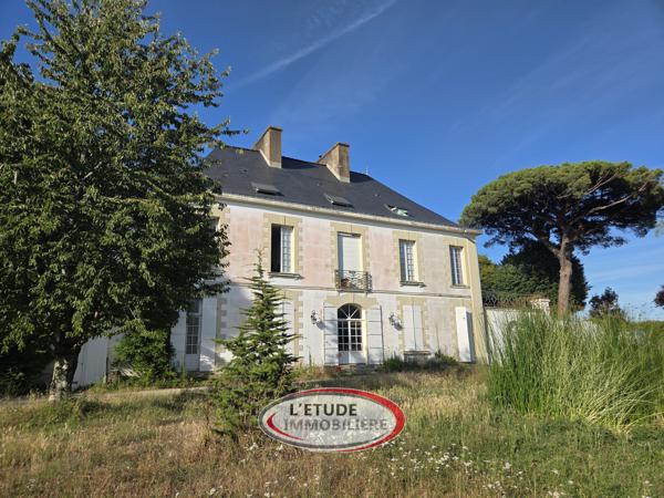 LE PELLERIN : Bien atypique et de charme au calme de son environnement bucolique !