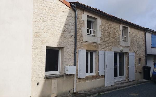 Maison à vendre    3 pièces •  Courçon