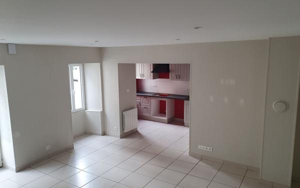 Maison à vendre    3 pièces •  Courçon