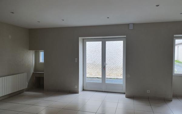 Maison à vendre    3 pièces •  Courçon