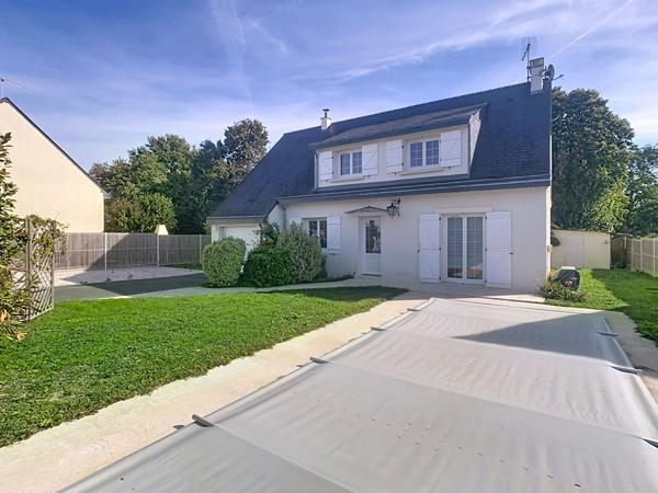 Maison familiale avec piscine au coeur de Tierce