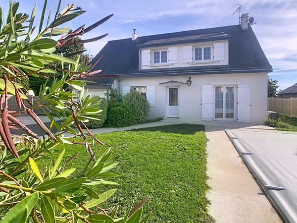 Maison familiale avec piscine au coeur de Tierce