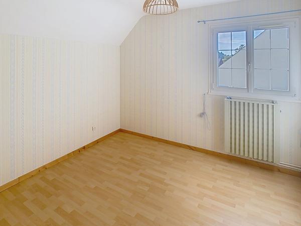 Maison familiale avec piscine au coeur de Tierce