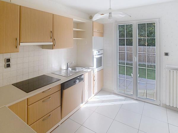 Maison familiale avec piscine au coeur de Tierce