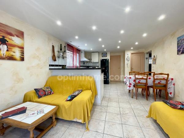 MAISON INDIVIDUELLE AVEC PISCINE ET APPARTEMENT INDÉPENDANT