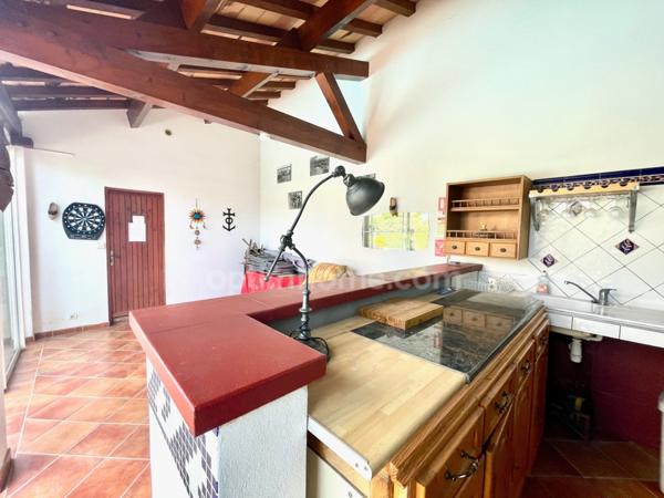 MAISON INDIVIDUELLE AVEC PISCINE ET APPARTEMENT INDÉPENDANT