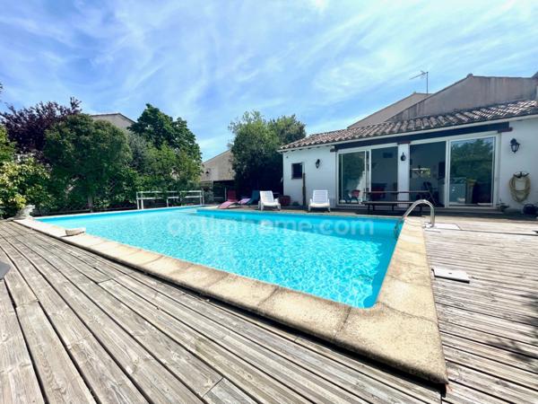 MAISON INDIVIDUELLE AVEC PISCINE ET APPARTEMENT INDÉPENDANT
