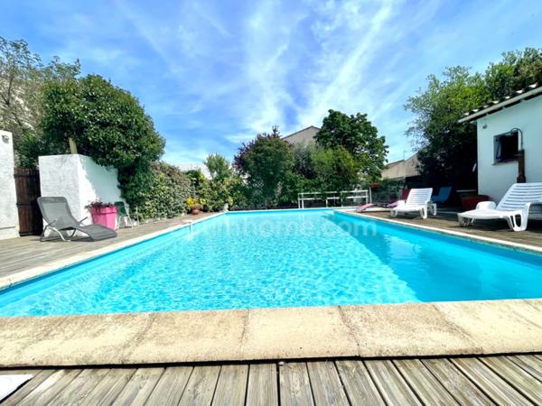 MAISON INDIVIDUELLE AVEC PISCINE ET APPARTEMENT INDÉPENDANT