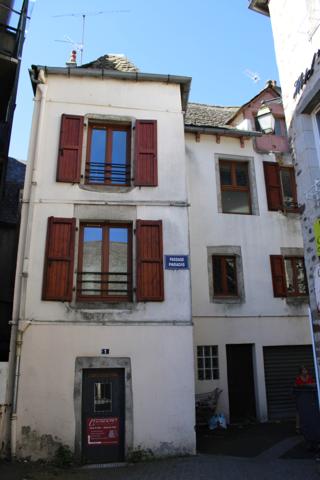 Ensemble immobilier à RIOM-ES-MONTAGNES Riom-ès-Montagnes (15400)