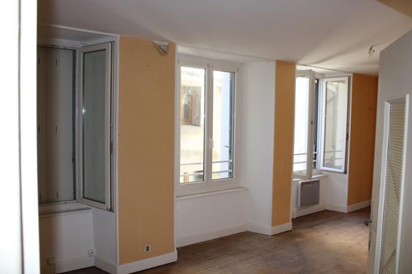 Ensemble immobilier à RIOM-ES-MONTAGNES Riom-ès-Montagnes (15400)