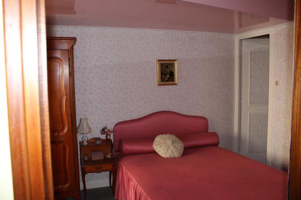 Ensemble immobilier à RIOM-ES-MONTAGNES Riom-ès-Montagnes (15400)