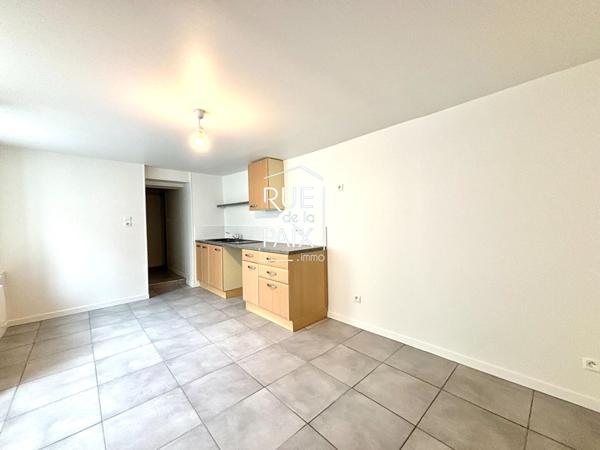 79400 SAINT MAIXENT L ECOLE Maison rénovée à louer - St Maixent l'école