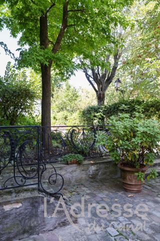 Un bien d'exception au Moulin de la Galette - Rare !