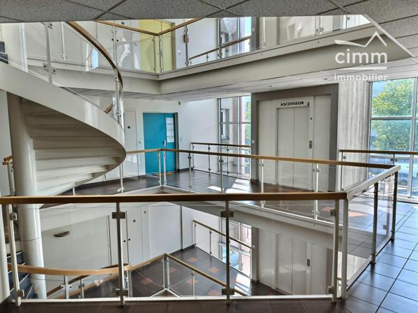 Dans le centre médical "Médicentre" venez découvrir ces locaux de 58m².