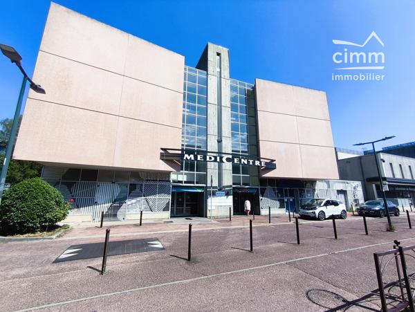 Dans le centre médical "Médicentre" venez découvrir ces locaux de 58m².