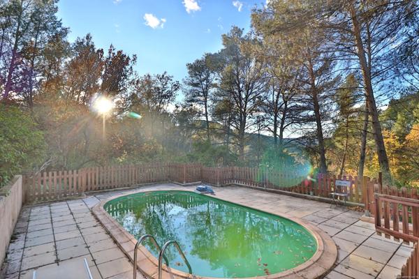 Maison de campagne plain pied 3 chambres Piscine 5000m2 de terrain