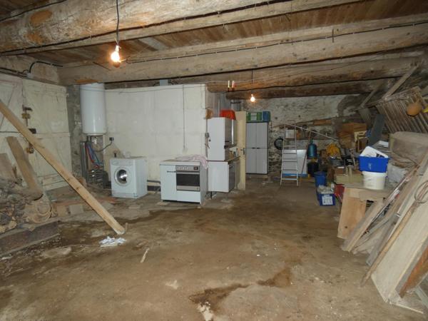 Maison de village 95m²,  4 chambres avec garage, remise et dépendances