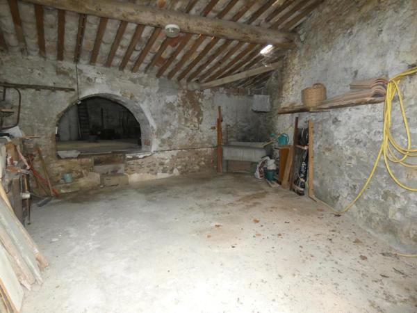 Maison de village 95m²,  4 chambres avec garage, remise et dépendances