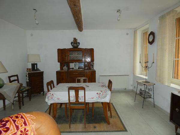 Maison de village 95m²,  4 chambres avec garage, remise et dépendances