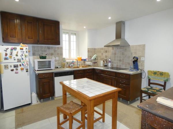 Maison de village 95m²,  4 chambres avec garage, remise et dépendances