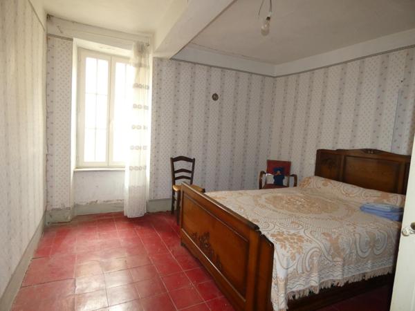 Maison de village 95m²,  4 chambres avec garage, remise et dépendances