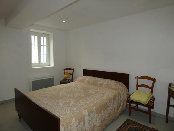 Maison de village 95m²,  4 chambres avec garage, remise et dépendances
