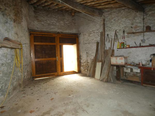 Maison de village 95m²,  4 chambres avec garage, remise et dépendances