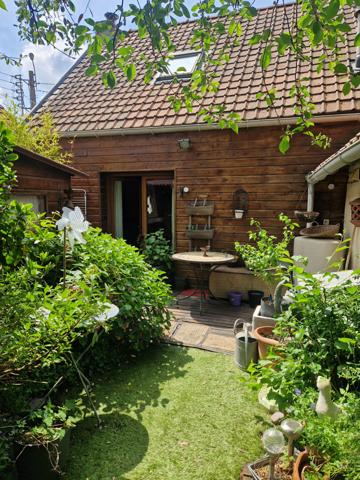 LARGE MAISON FLAMANDE DANS QUARTIER CALME