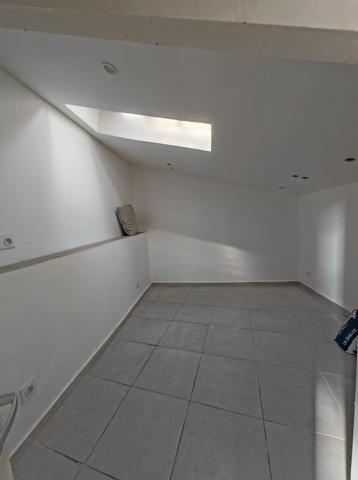 IMMEUBLE DE 400M² ENV A RENOVER