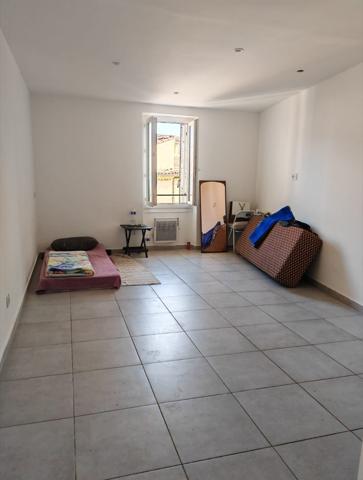 IMMEUBLE DE 400M² ENV A RENOVER