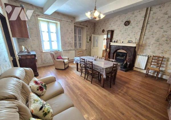 Secteur viticole en Champagne à LANDREVILLE, venez découvrir cette maison familiale avec 6 cham...