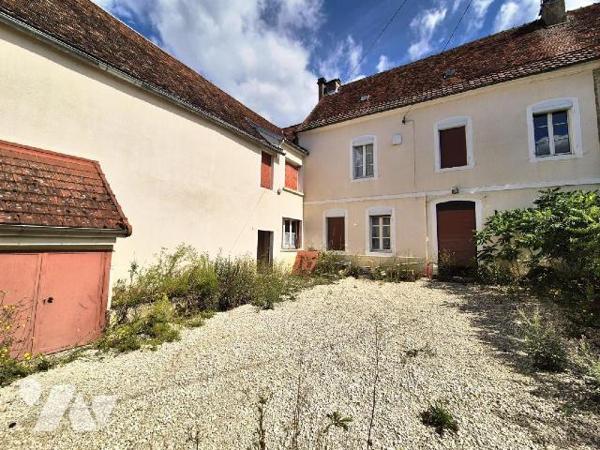 Secteur viticole en Champagne à LANDREVILLE, venez découvrir cette maison familiale avec 6 cham...