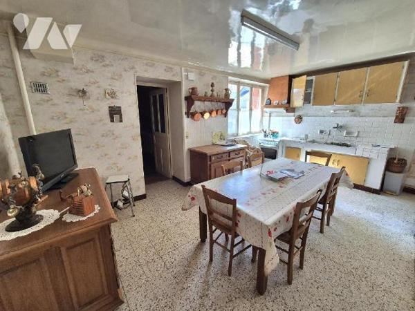 Secteur viticole en Champagne à LANDREVILLE, venez découvrir cette maison familiale avec 6 cham...