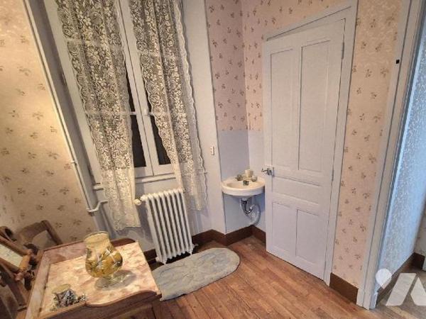 Secteur viticole en Champagne à LANDREVILLE, venez découvrir cette maison familiale avec 6 cham...