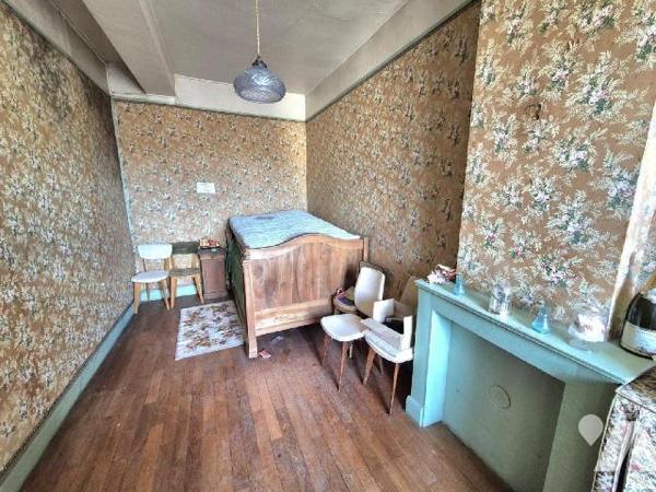 Secteur viticole en Champagne à LANDREVILLE, venez découvrir cette maison familiale avec 6 cham...