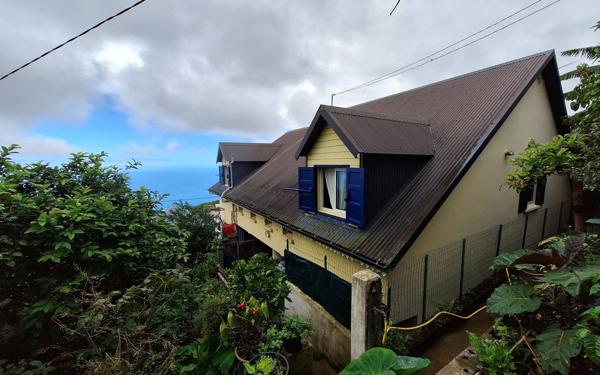 Maison à vendre    9 pièces •  Saint-Leu