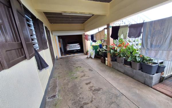 Maison à vendre    9 pièces •  Saint-Leu