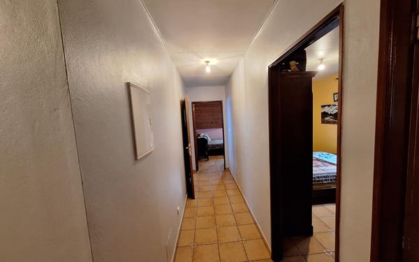 Maison à vendre    9 pièces •  Saint-Leu