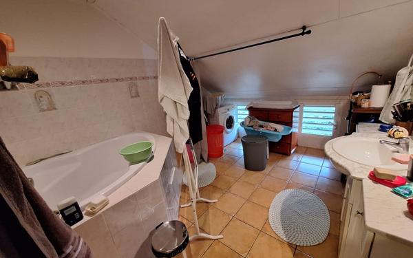 Maison à vendre    9 pièces •  Saint-Leu