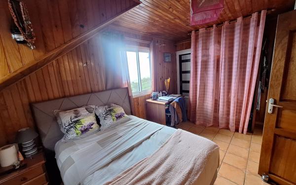 Maison à vendre    9 pièces •  Saint-Leu