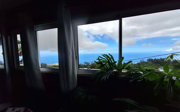 Maison à vendre    9 pièces •  Saint-Leu